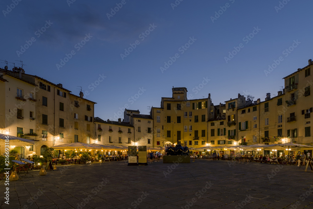 Obraz premium Beautiful view of the Piazza dell`Anfiteatro at the blue hour, Lucca, Tuscany, Italy