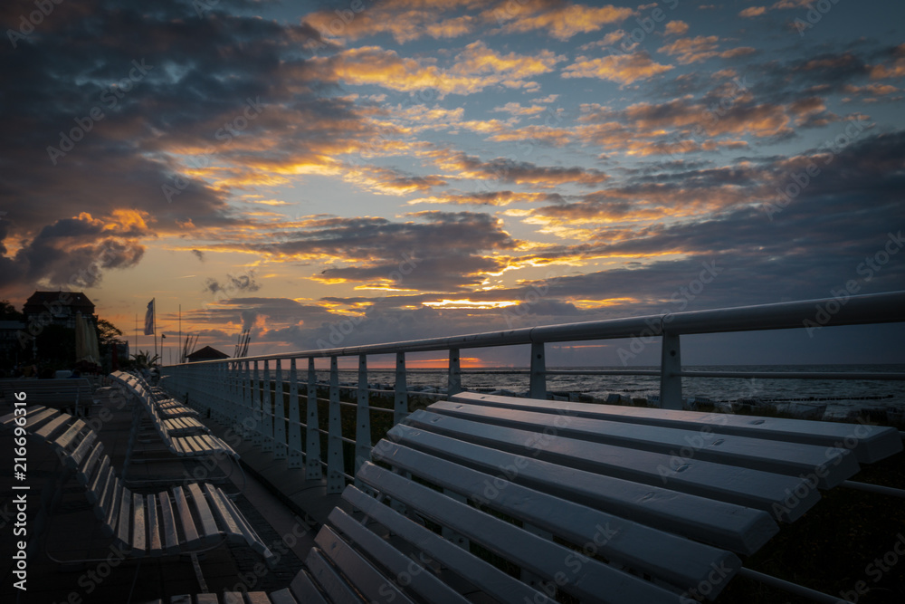 Fototapeta premium Abendliche Strandpromenade in Kühlungsborn