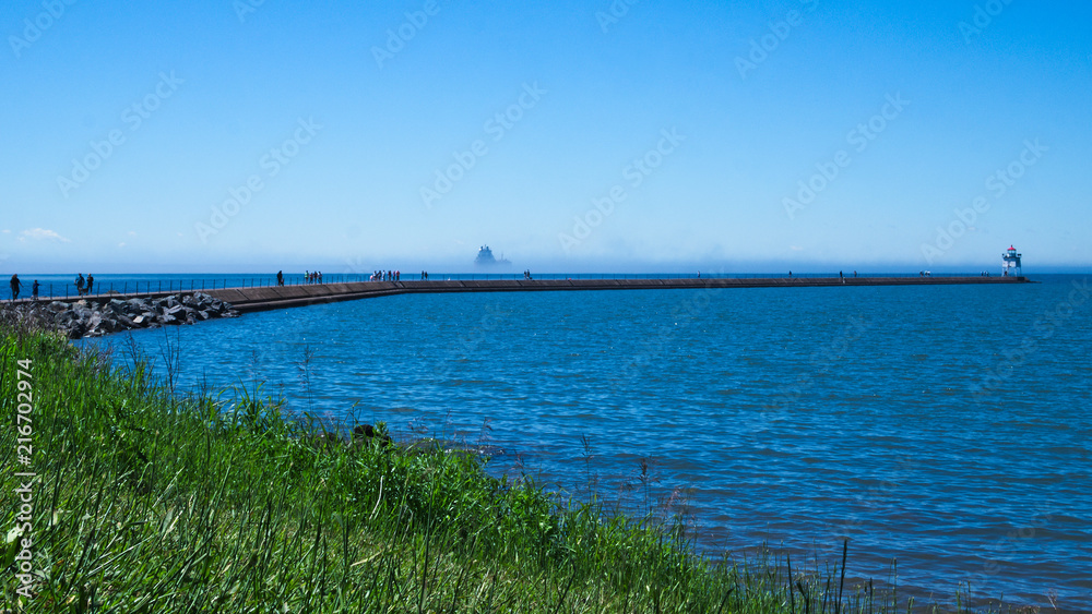 Obraz premium People on jetty at Two Harbors, Minnesota on a sunny day