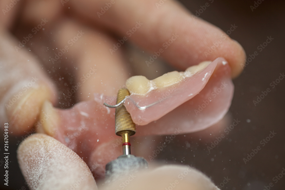 Naklejka premium Dental technician make dental prothesis in dental laboratory