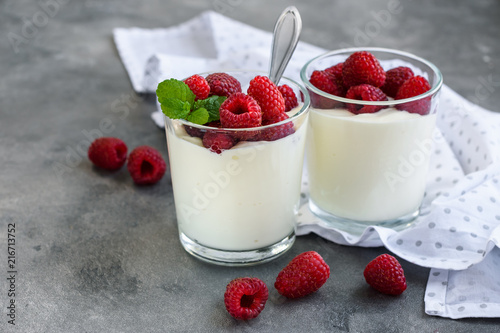 Yogurt with raspberries.