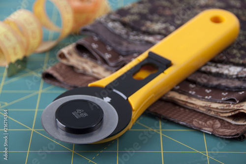 Knife for patchwork on mate for patchwork