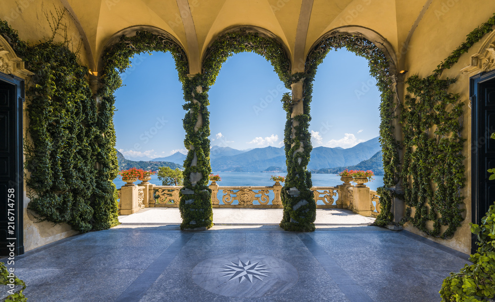 Fototapeta Scenic balcony overlooking Lake Como in the famous Villa del Balbianello, in the comune of Lenno. Lombardy, Italy.