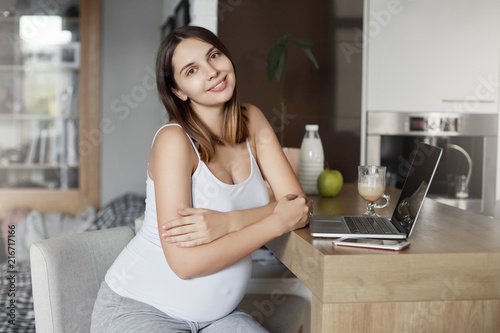 Canvas Print Being mom and businesswoman