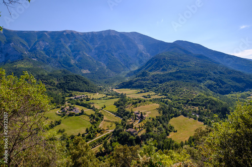 Obraz na płótnie Vue panoramique sur le Mont Ventoux et la vallée de Toulourenc, depuis le village de Brantes. Provence, France. w salonie