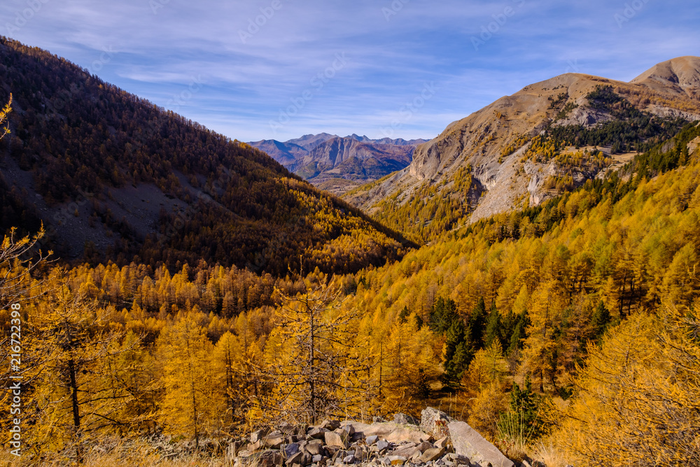 Vue panoramique sur les montagnes Alpes en automne. France. 
