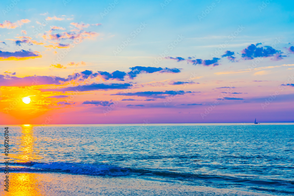 Fototapeta premium Sunset on the beach on north side of the Provincelands Cape Cod, Atlantic ocean view MA US.