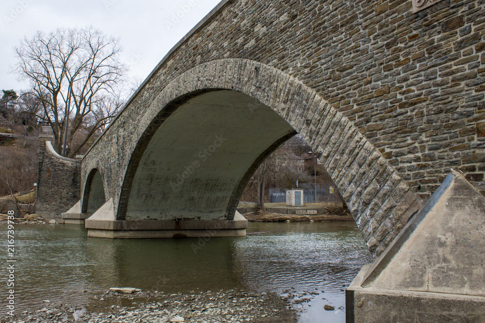 Obraz premium Under the Bridge