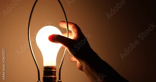 Replacing new with old light bulb