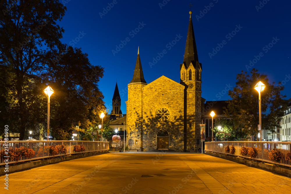 Bad Neuenahr, Blick von der Kurgartenbrücke auf die Martin Luther Kirche