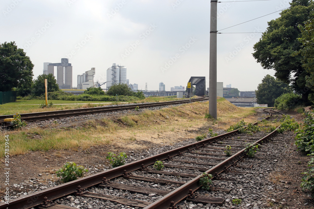 Fototapeta premium bahngleise zum hafen