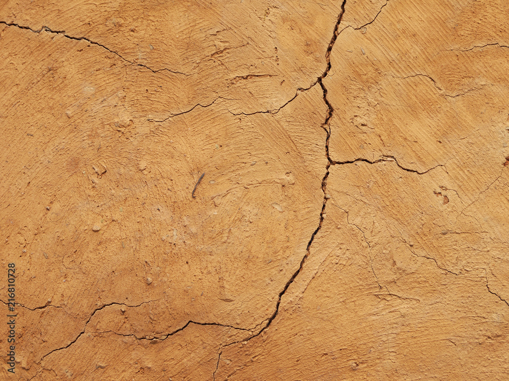 Fototapeta premium brown clay wall with crack texture