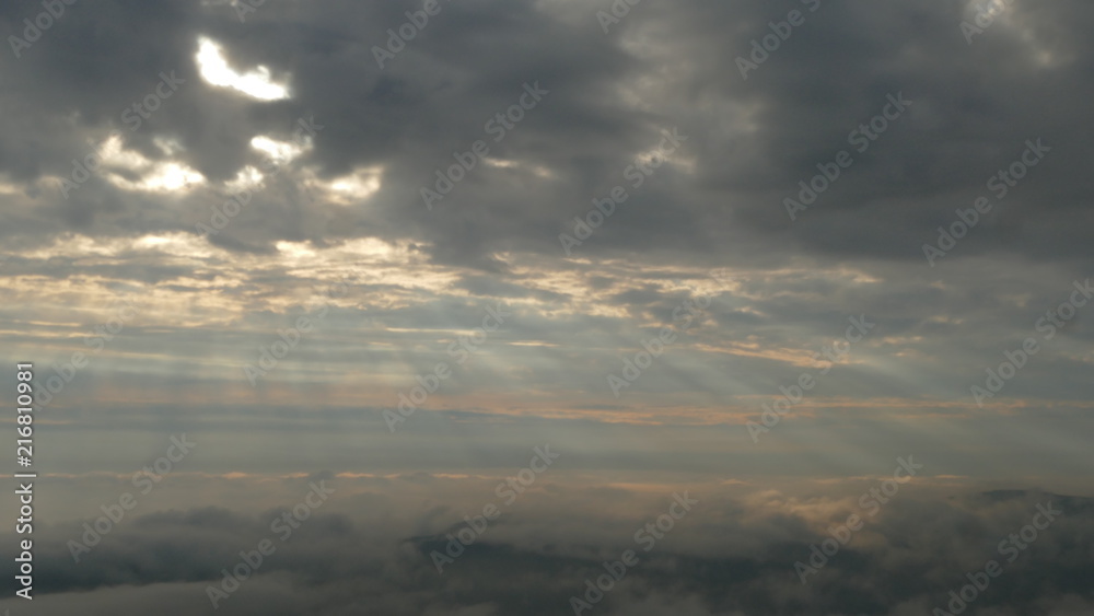 Promienie przez chmury