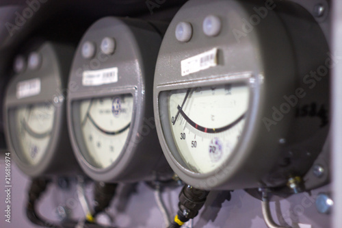 Foto automatic electromechanical thermometer