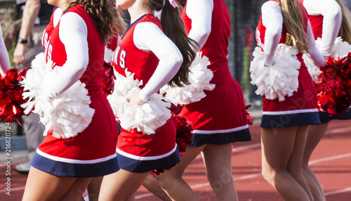 Foto Cheerleaders actively cheering