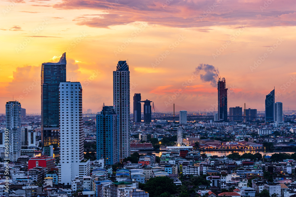 Fototapeta premium scenic of urban cityscape on sunset skyline