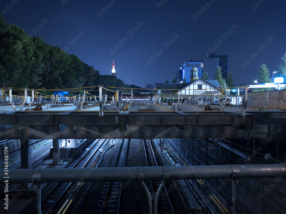 神宮橋からみた改良工事中の原宿駅と神宮の森 Stock Photo | Adobe Stock