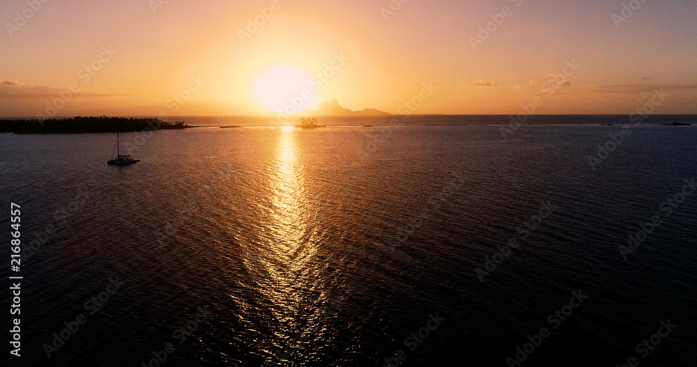 Obraz premium sunset on an islet in French Polynesia