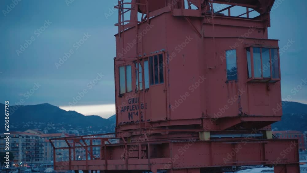 Gros plan grue port de Nice