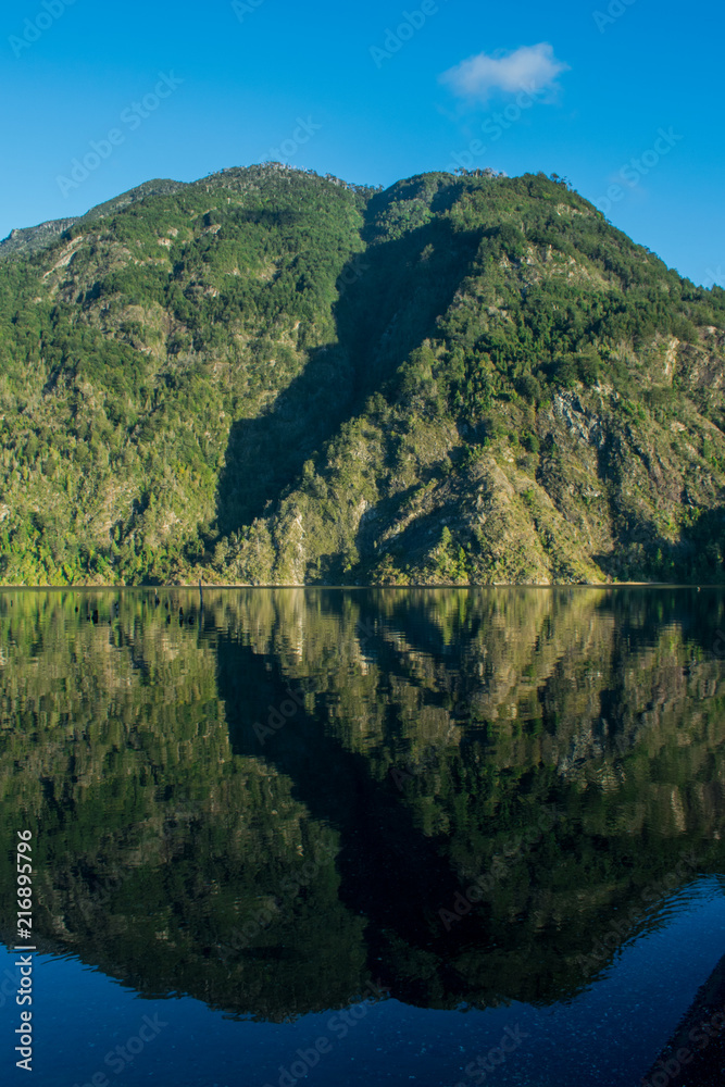 Fototapeta premium Lake Pellaifa