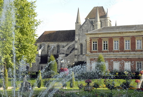 ville de Lisieux, église, jardins et jets d'eau, département du Calvados, Normandie, France