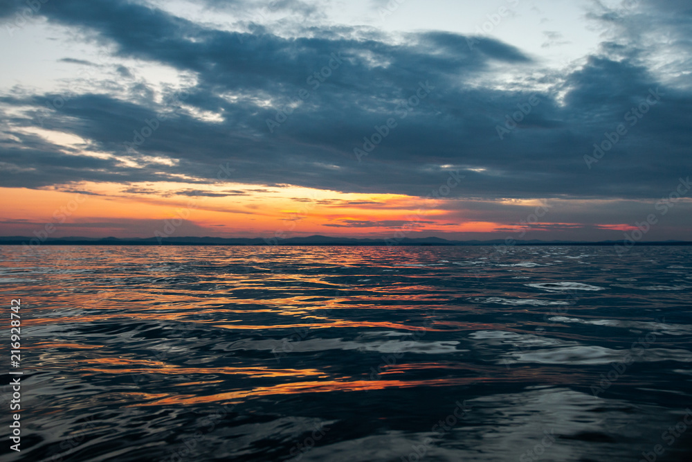 Obraz premium sunset on the lake