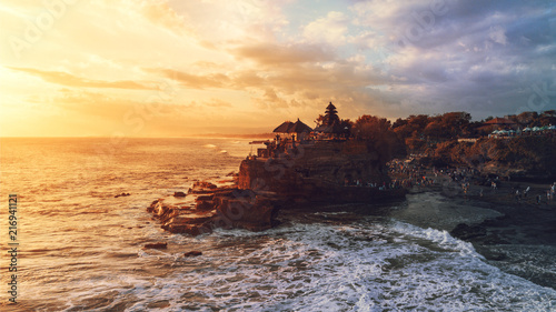 Tableau sur toile Tanah Lot in sunrise colors,the most famous temple at Bali island,Indonesia