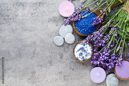 Fototapeta Naklejka Na Ścianę i Meble -  Essential lavender salt with flowers top view.
