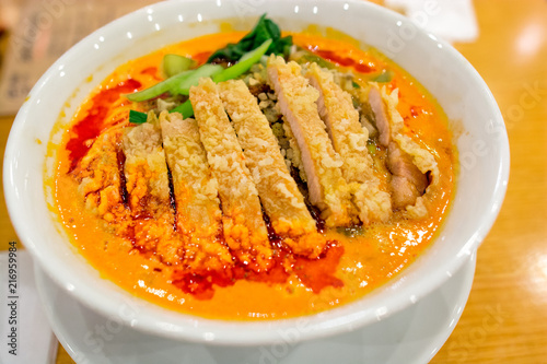 排骨担々麺(noodles with spicy sauce with fried pork)