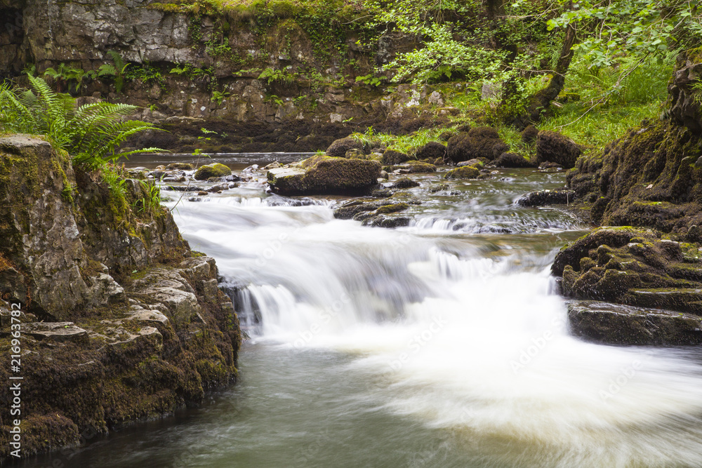 Wasserfall treck in den Brecon Beacons, Wales Wasserfall treck in den Brecon Beacons, Wales