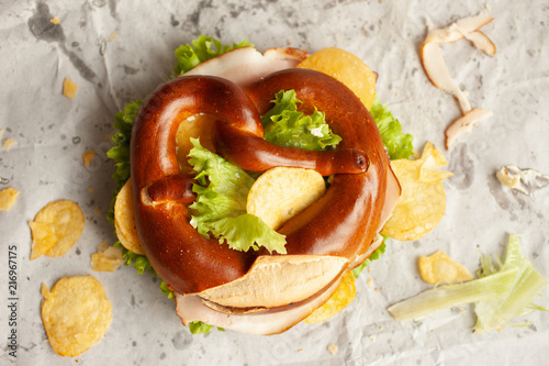 Bio Pretzel with Ham, chips and salad