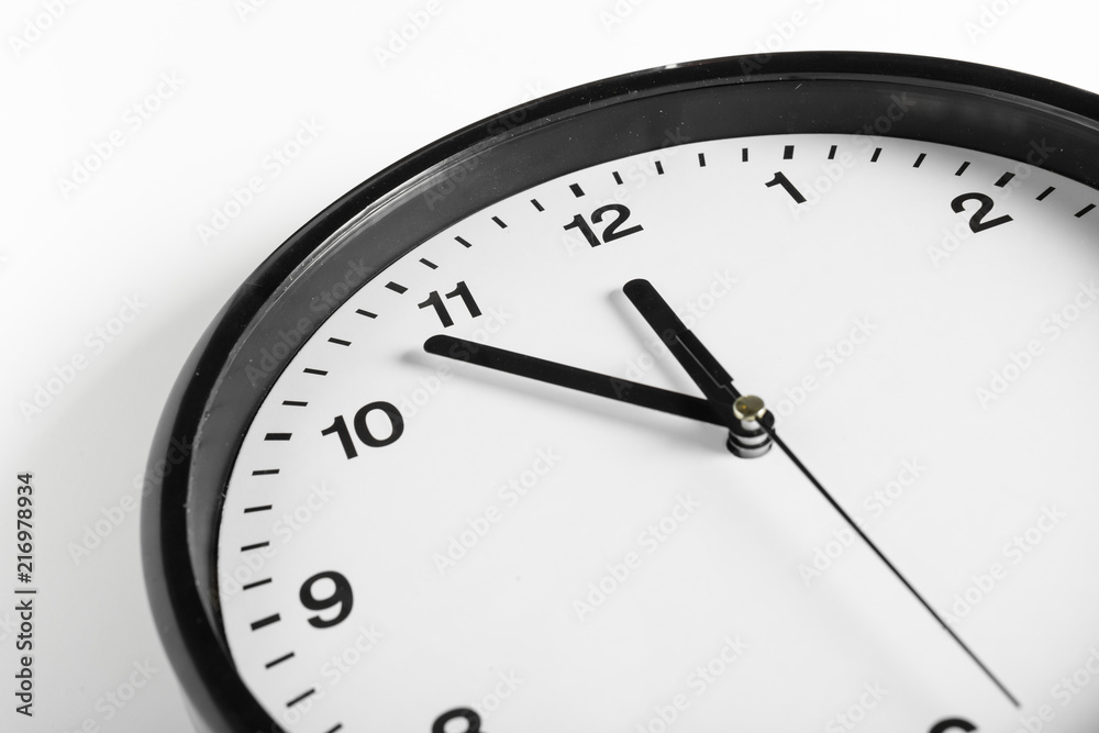 Simple classic black and white round wall clock Simple classic black and white round wall clock