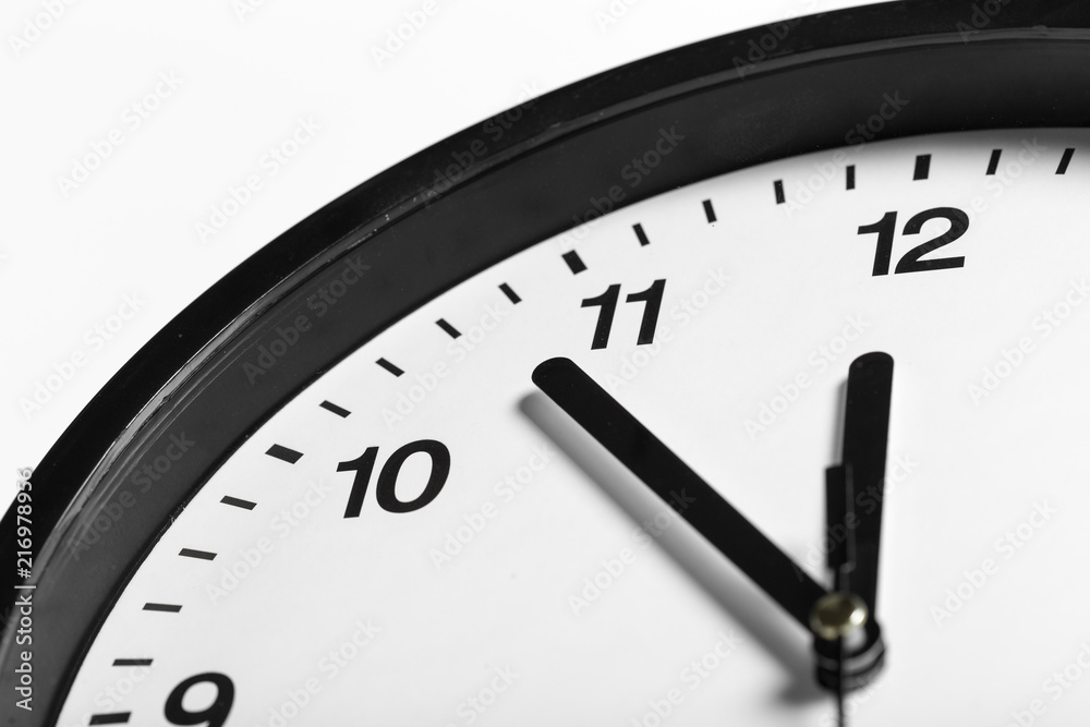 Simple classic black and white round wall clock Simple classic black and white round wall clock