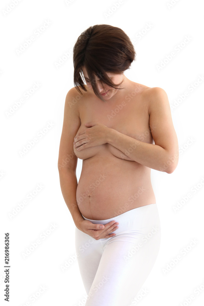 Schwanger Frau bedeckt ihre Brüste und schaut auf ihren Bauch Schwanger Frau bedeckt ihre Brüste und schaut auf ihren Bauch