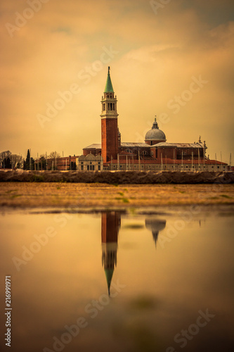 Veneza Refletida em Agua
