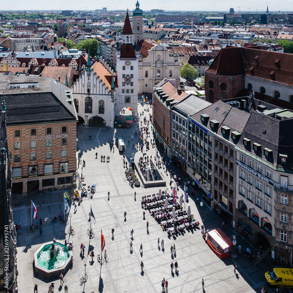 Fototapeta premium Panoramic view of Munich Old Town from the top with people