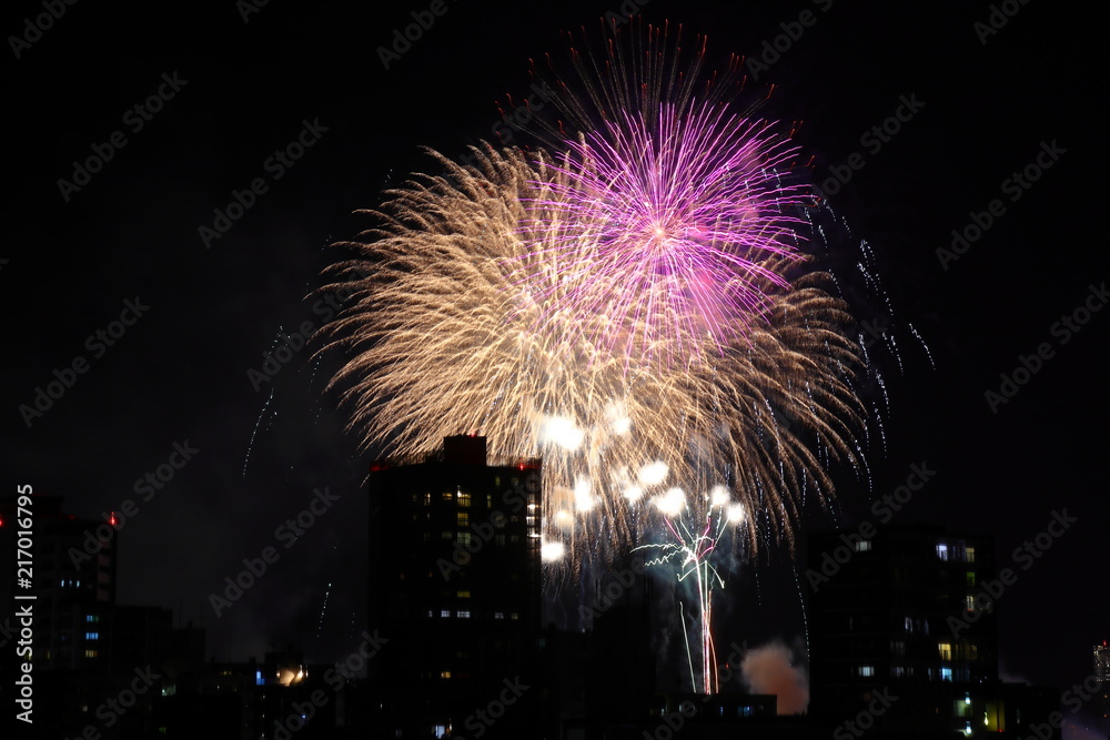 日本のお祭りでの打ち上げ花火