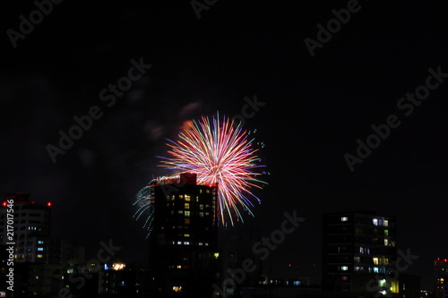 日本のお祭りでの打ち上げ花火