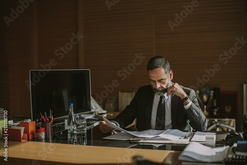 Senior businessman working in modern office © BGStock72