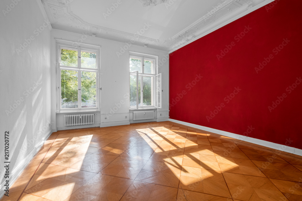 Fotografie empty   apartment room with wooden parquet floor - real estate interior