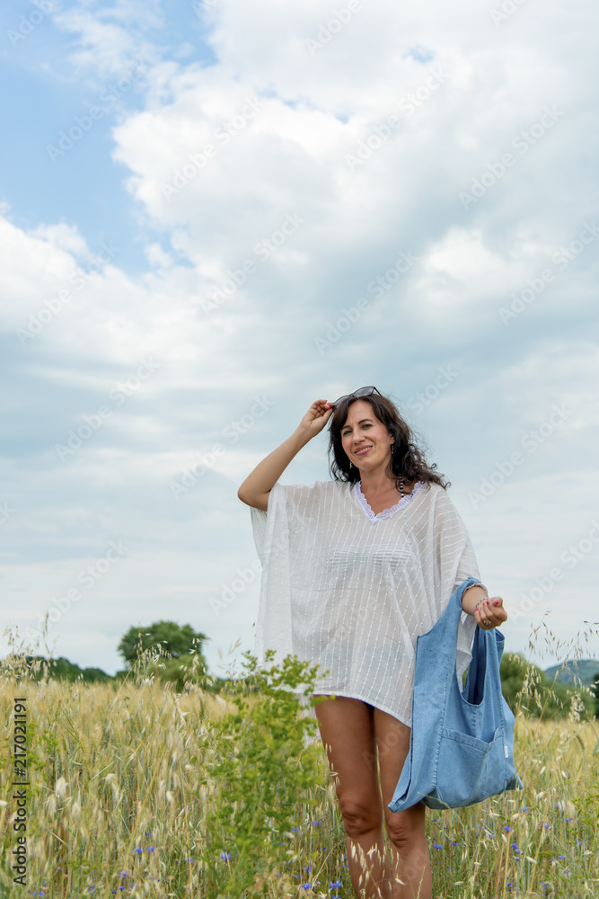 Paya | White Pareo on Field | Balaton Paya | White Pareo on Field | Balaton