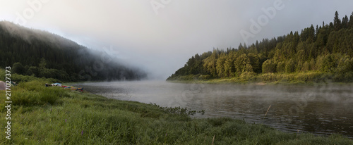 Туманный рассвет на реке Чусовая