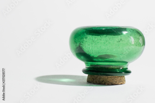 frasco de cristal color verde antiguo con tapón de corcho 