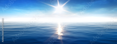 Sonnenuntergang am Meer mit leichten Wellen - Bannerformat