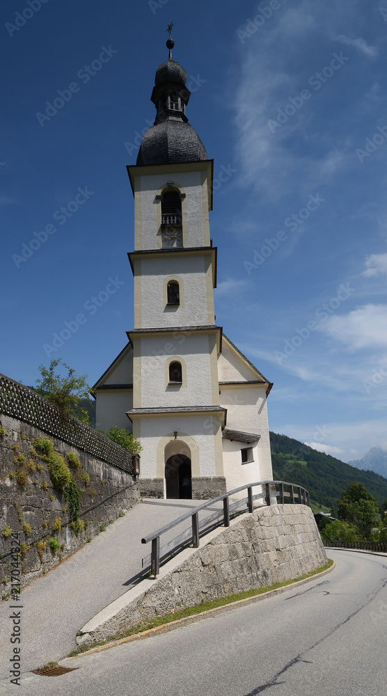 Ramsau, Bayern, Deutschland - Juli 29, 2018 : Ein Blick auf die sehr bekannte Pfarrkirche 