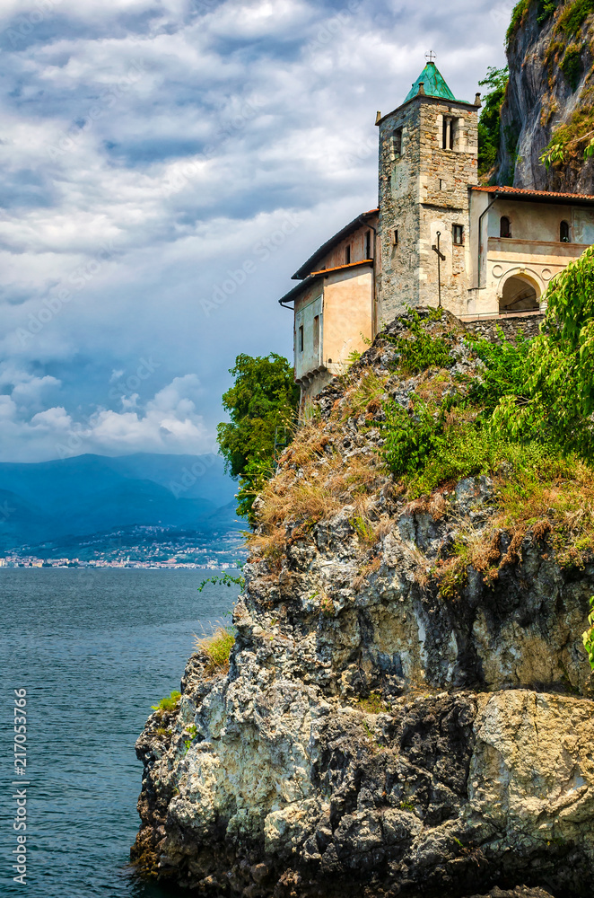 Santa Caterina del Sasso in Leggiuno am Lago Maggiore
