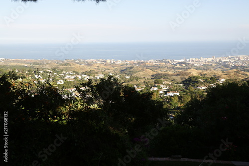 Weiße Dörfer in Andalusien mit blauen Blumentöpfen photo