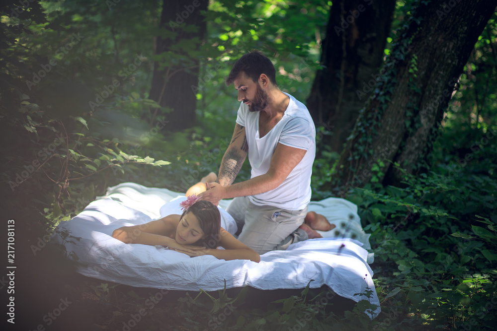 Men massage a women at nature.