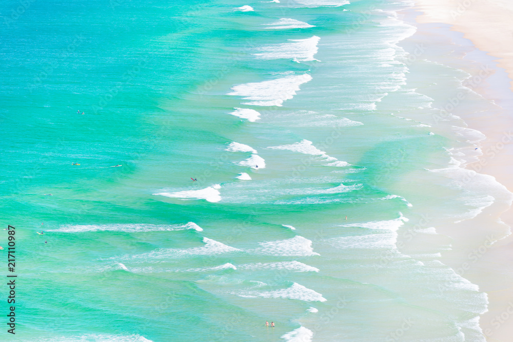 Obraz premium The surfers at the Byron Bay beach, white sand and big currents.