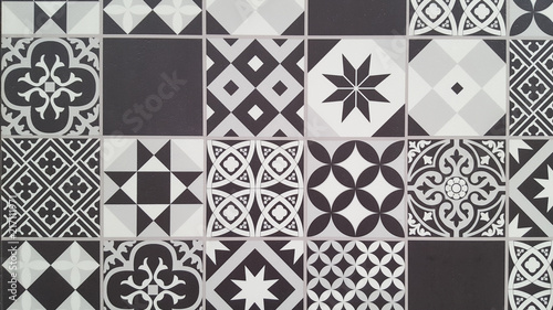 beautiful white black mosaic bring vintage style into wall decor